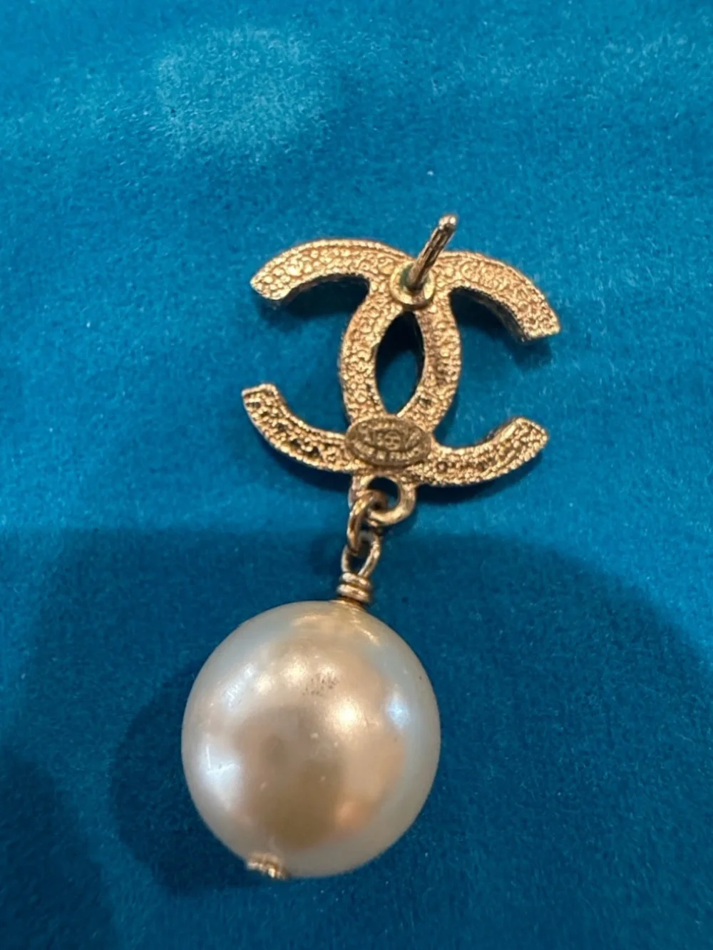 CHANEL Gold Crystal CC Drop Earrings with Pearl single side
